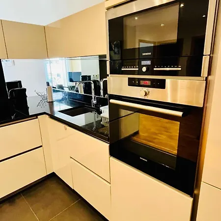 Apartment Golden Triangle 2br/2ba Cannes