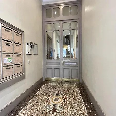 Apartment Golden Triangle 2br/2ba *